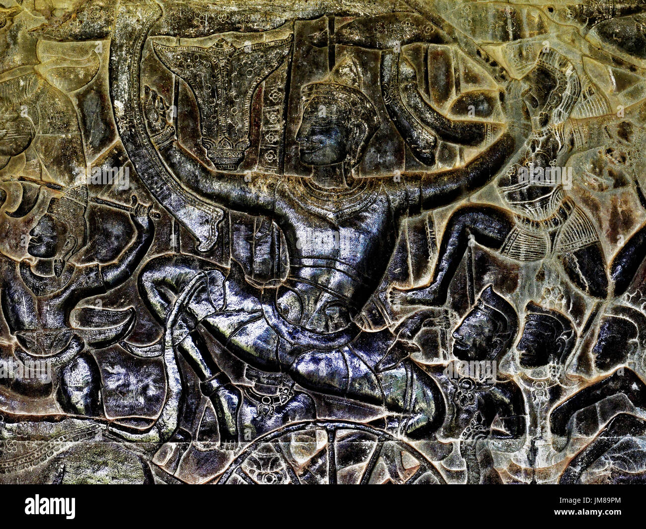 Angkor Ta Prohm Cambodia Unlike Other Temples At Angkor Ta Prohm Has Been Left In The Same State It Was Fo Templo Budista Arvores Estranhas Casa Na Arvore