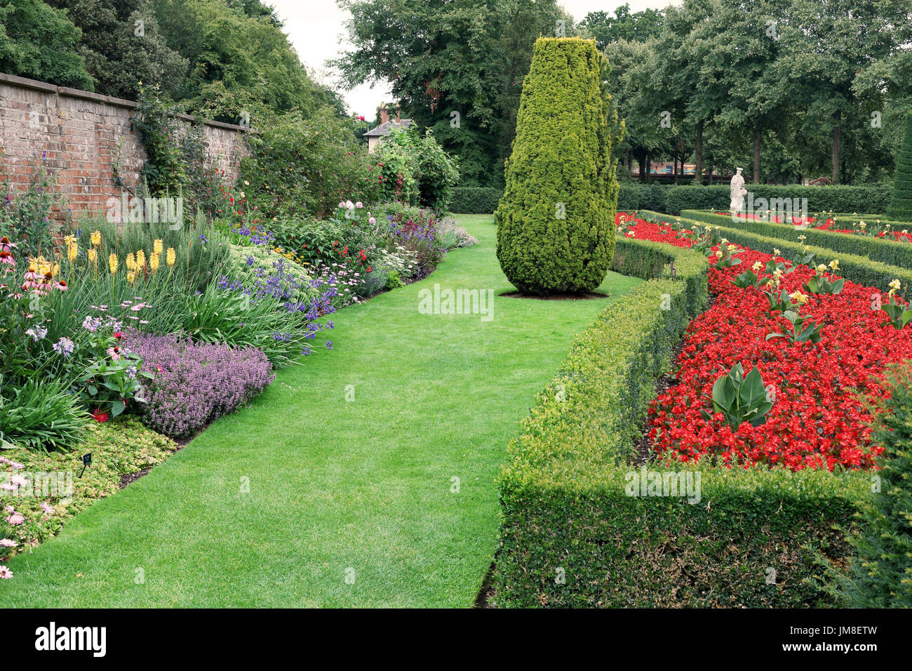 Box Hedging Stock Photos Box Hedging Stock Images Alamy