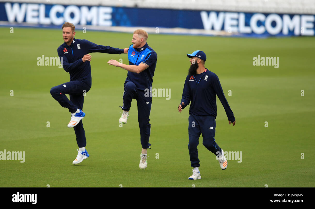 England's Stuart Broad, Ben stokes and Moeen Ali during a nets session at  the Kia Oval, London Stock Photo - Alamy