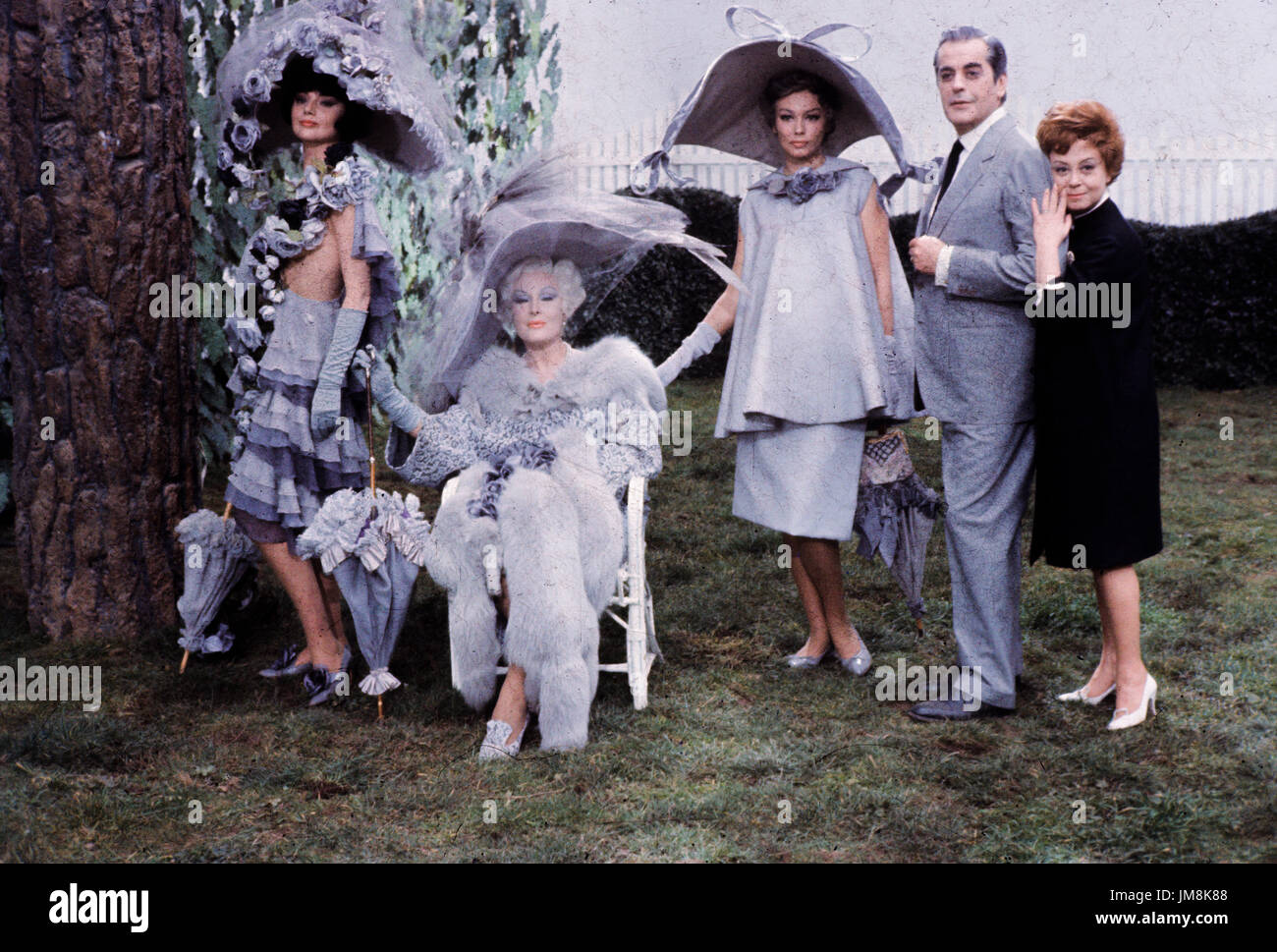 caterina boratto, luisa della noce, sylva koscina, giulietta masina, mario pisu, juliet of the spirits, 1965 Stock Photo