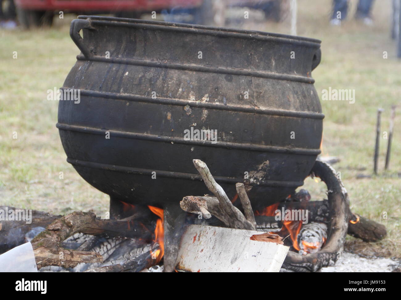 Large cast iron pot hires stock photography and images Alamy