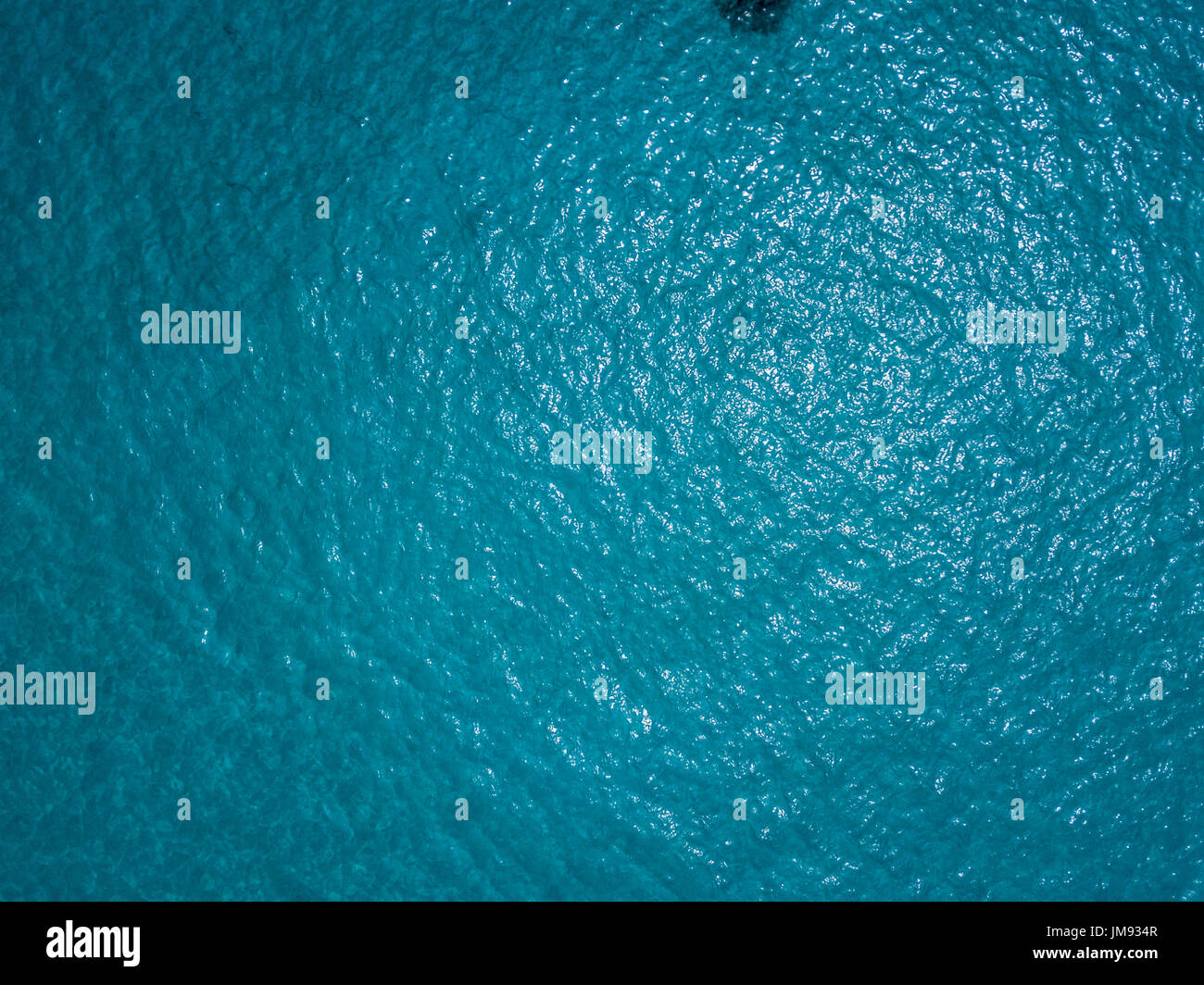 Rocks on shore ocean aerial hi-res stock photography and images - Alamy