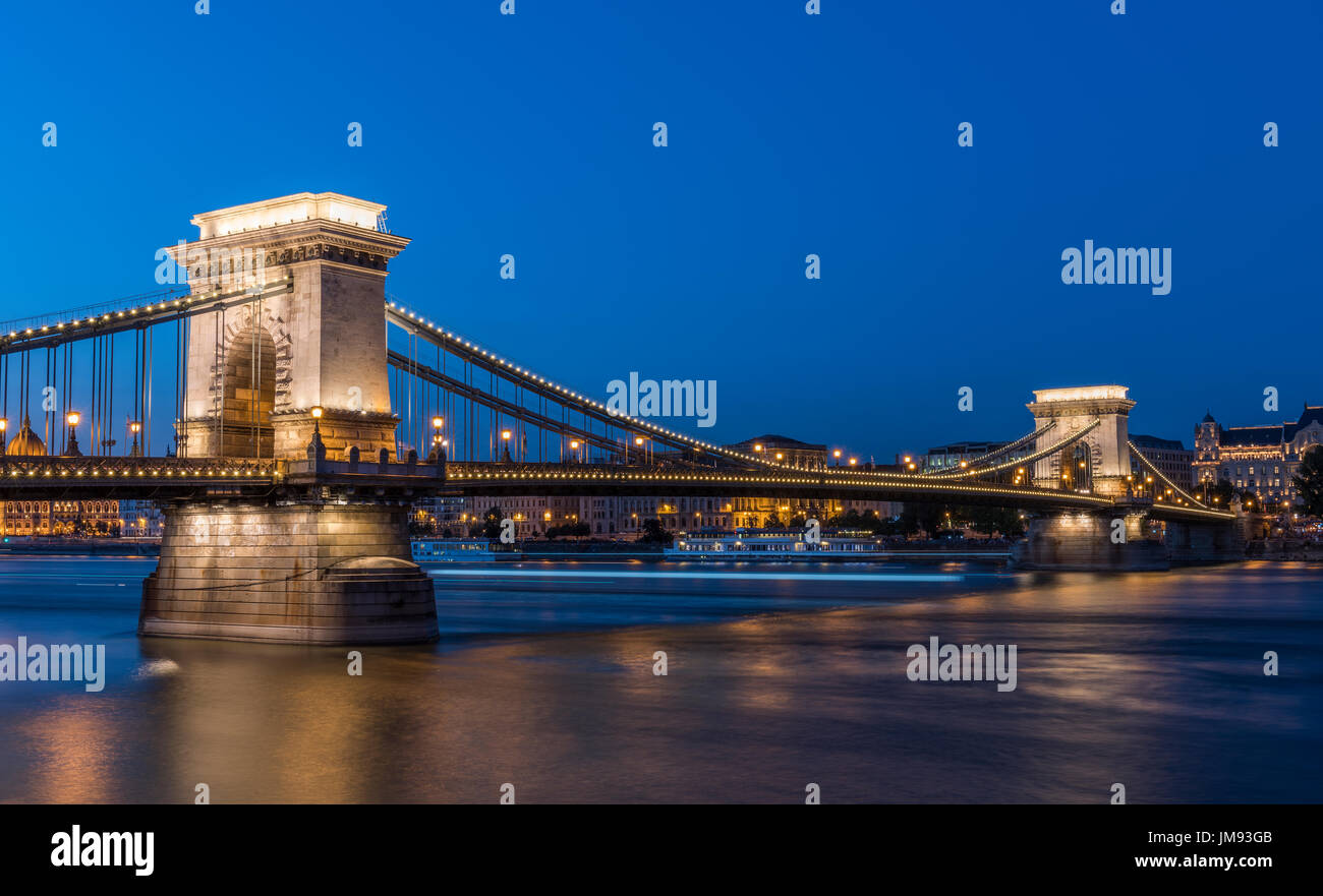 The Chain Bridge (Szechenyi Lanchid) at night Budapest. Budapest, Hungary. Stock Photo