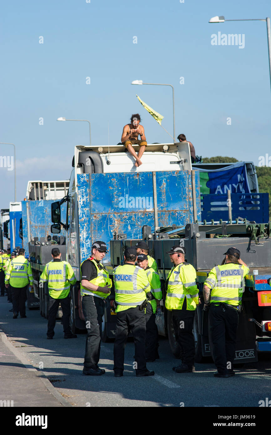 Police surround the convoy of lorries. Anti-fracking protestors halt convoy of lorries delivering to Cuadrilla's exploratory shale gas fracking site a Stock Photo