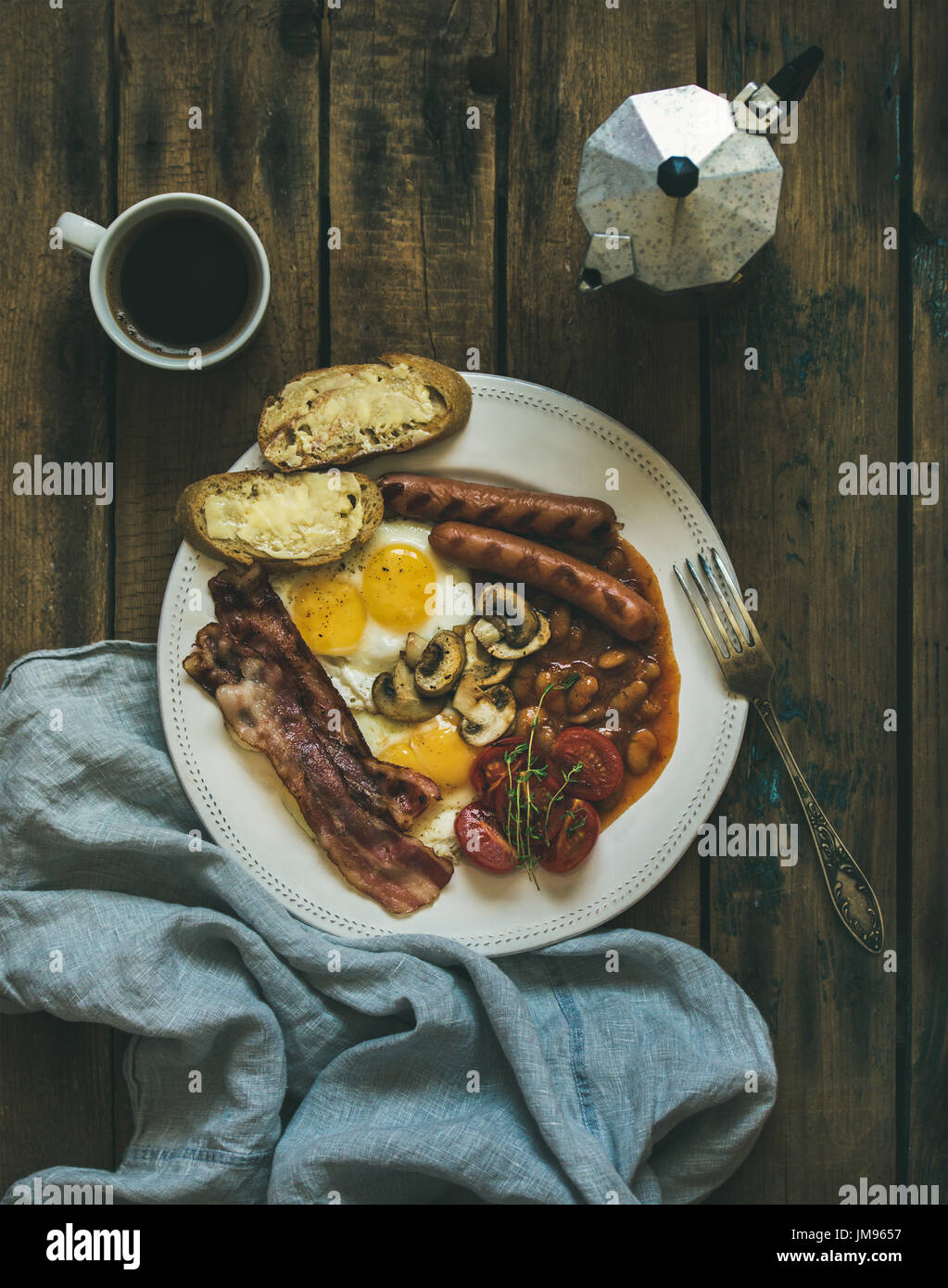 Traditional English breakfast with fried eggs, sausages, mushrooms, bacon Stock Photo Alamy