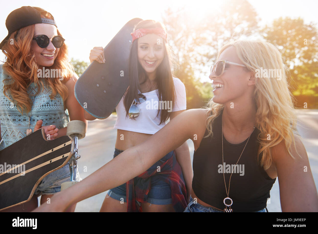 Stylish girls hi-res stock photography and images - Alamy
