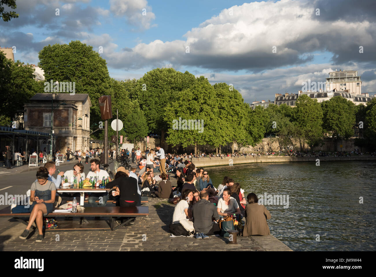 Paris, verkehrsberuhigte Seineunfer Berges de Seine - Paris, Pedestrian Zone Banks of River Seine Stock Photo