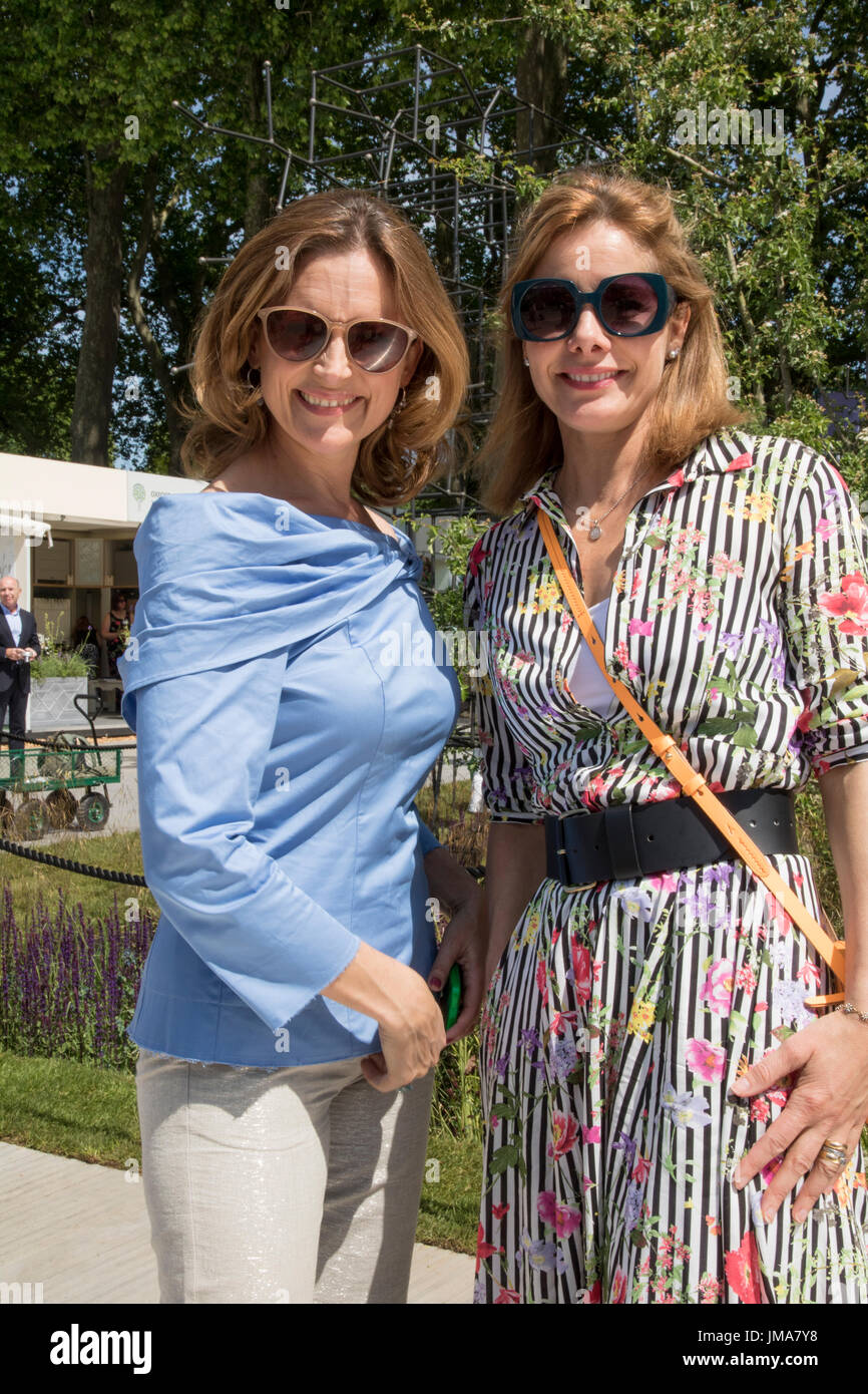 Katie Derham and Darcey Bussell at the 2017 RHS Chelsea Flower Show along main avenue on press day Stock Photo