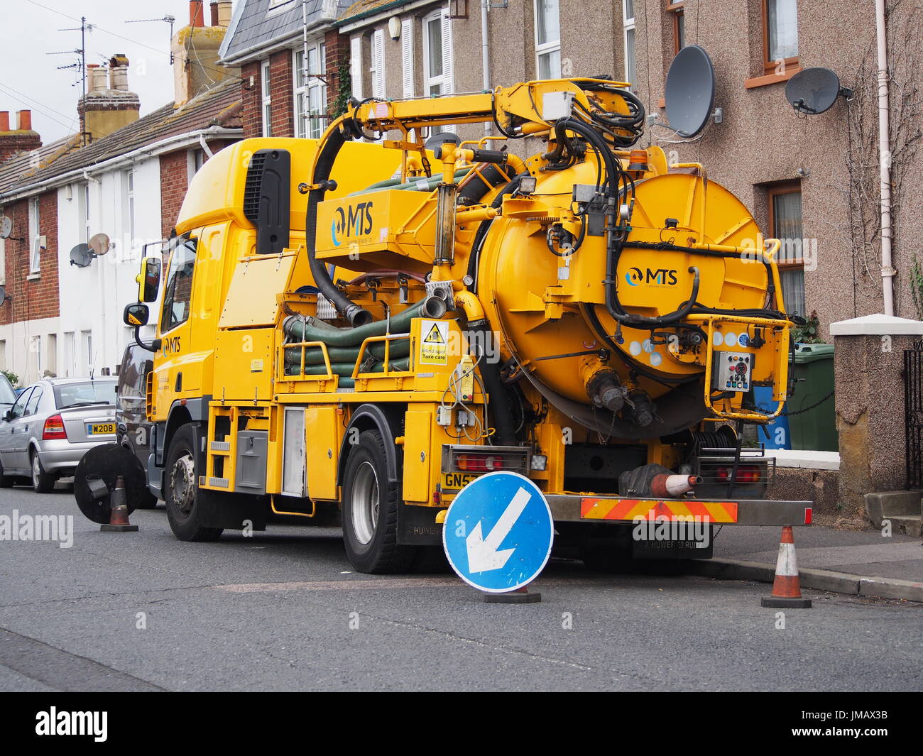 Sheerness, Kent. 27 July, 2017. UK Weather. A cloudy morning in Sheerness. A vehicle pumps out blocked drains. Credit: James Bell/Alamy Live News Stock Photo