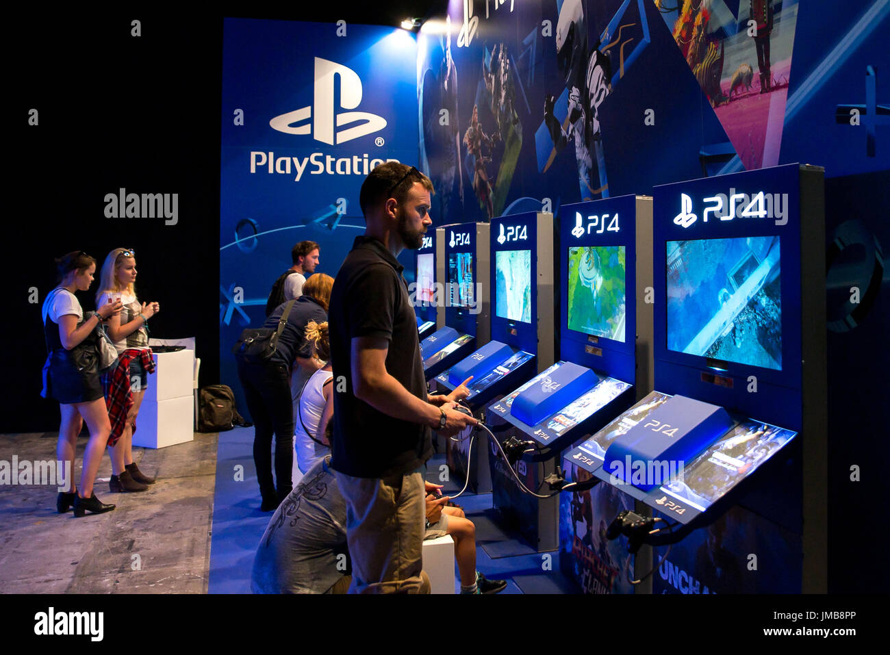 BARCELONA - JUN 16: People play to Playstation 4 videogames at Sonar  Festival on June 16, 2016 in Barcelona, Spain Stock Photo - Alamy