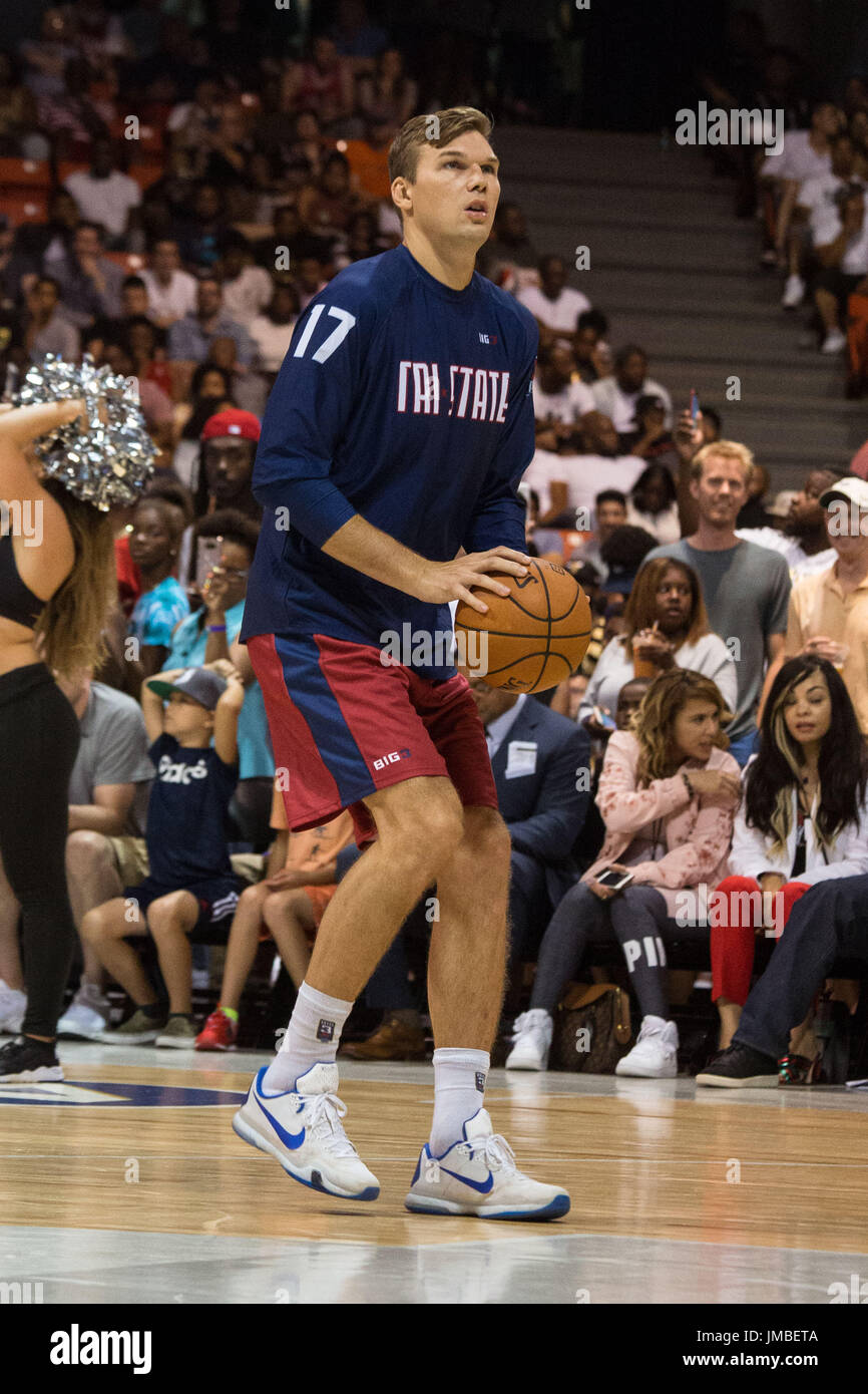 Lou Amundson #17 Tri-State warms up for Game #2 against Trilogy Big3 Week 5 3-on-3 tournament UIC Pavilion July 23,2017 Chicago,Illinois. Stock Photo