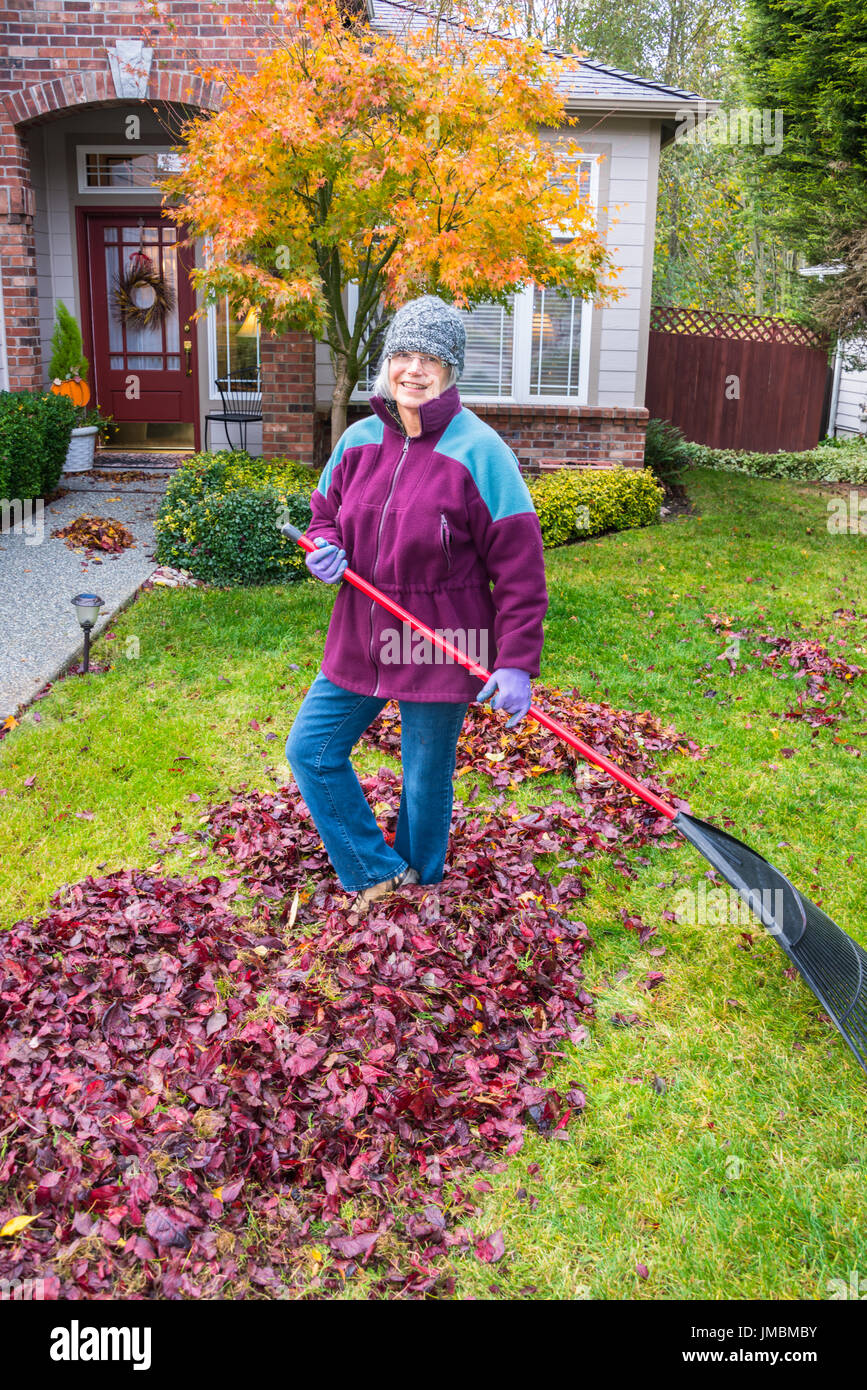 Woman in front yard hi res stock photography and images Alamy