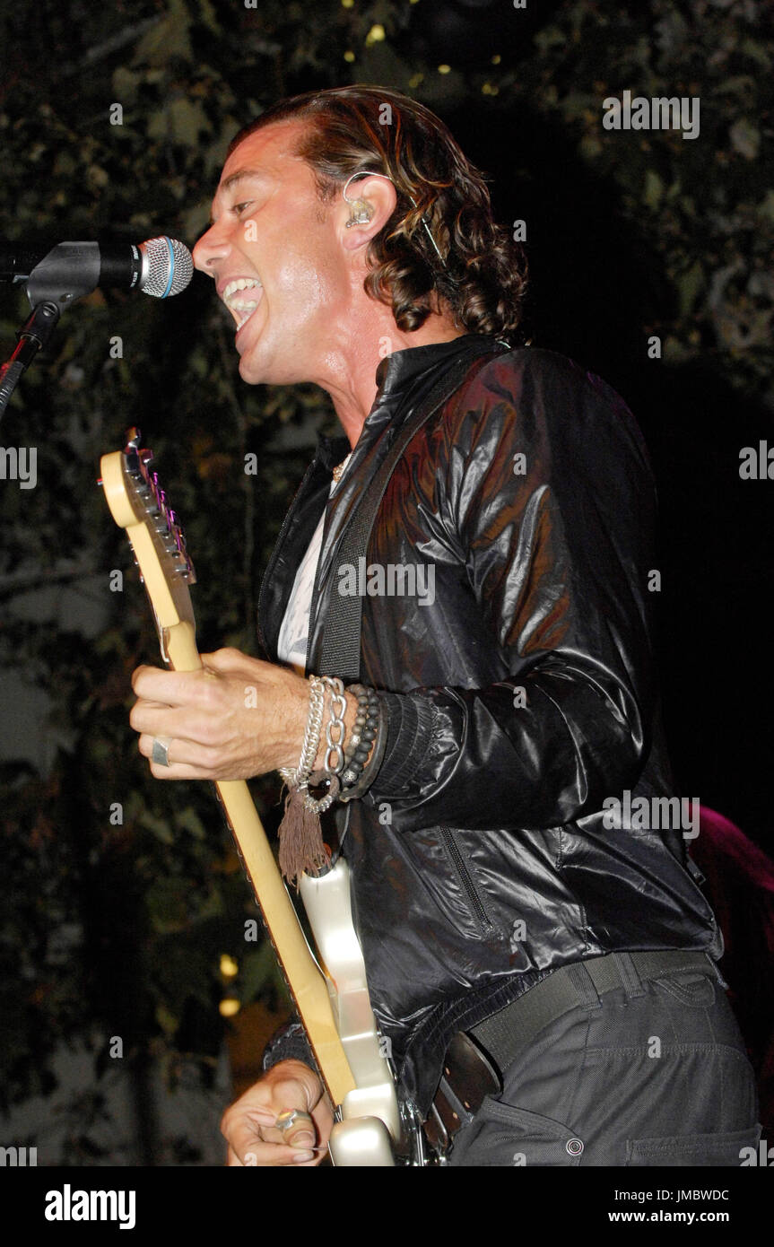 Singer of the bush hires stock photography and images Alamy
