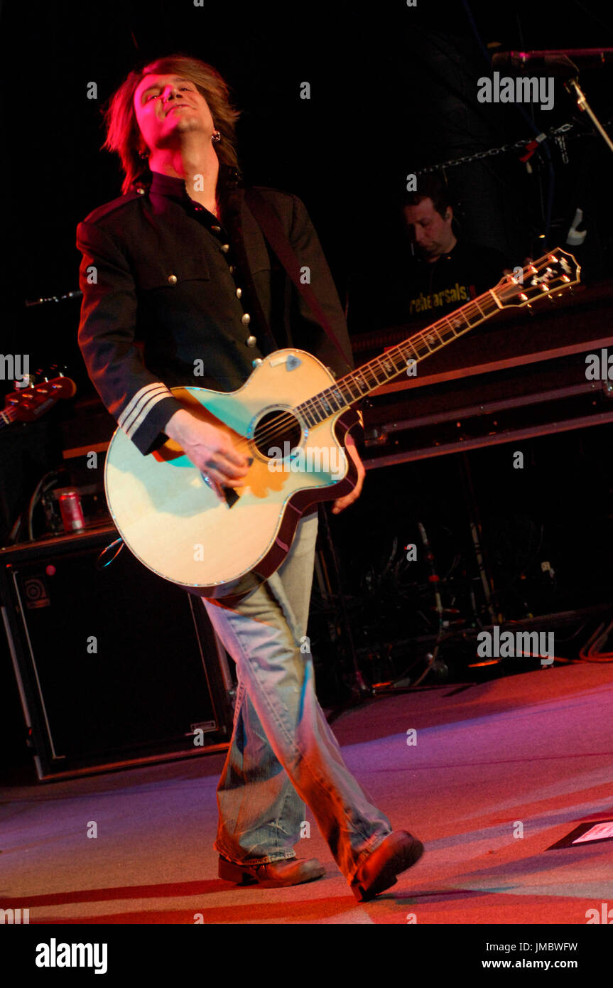 John rzeznik of the goo goo dolls hi-res stock photography and images
