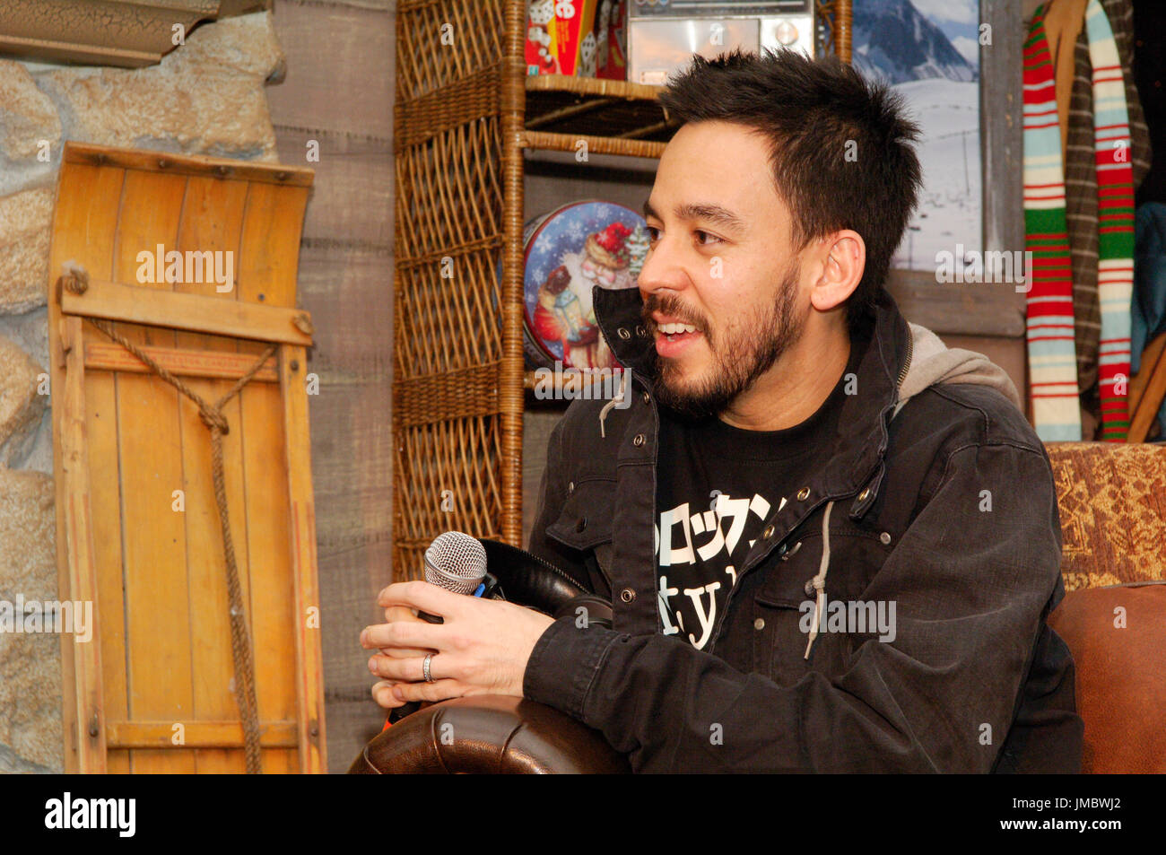 Mike Shinoda Linkin Park backstage for KROQ air interview 2007 KROQ Almost Acoustic Christmas Gibson Ampitheatre Universal City,Ca. Stock Photo