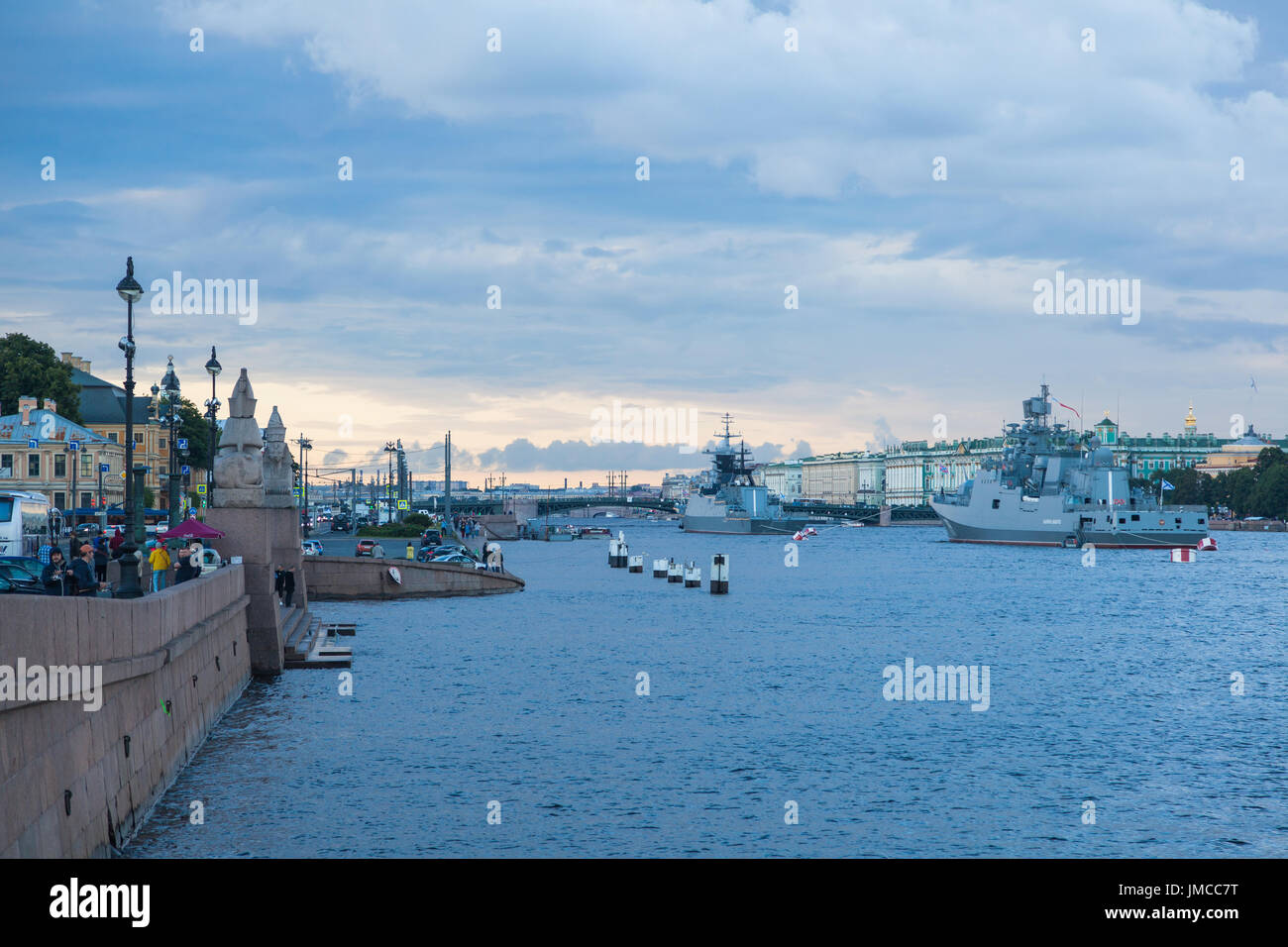 The artist on the embankment Neva river draws warships frigate Admiral Makarov and Corvette Stoiky Stock Photo