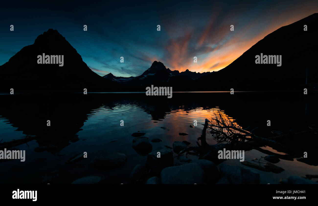 Sunset sky reflecting in water hi-res stock photography and images - Alamy