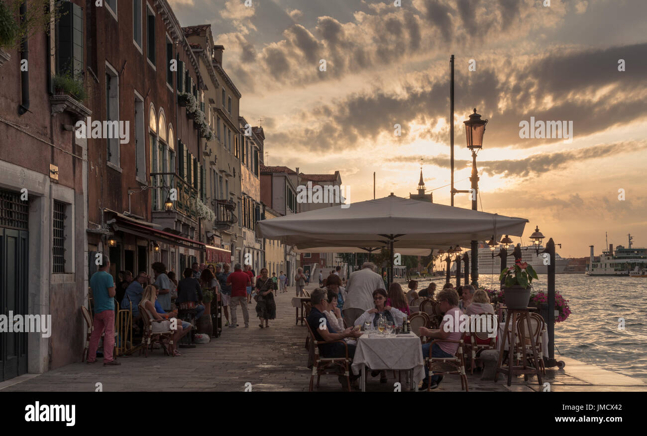 Al fresco dining italy hi-res stock photography and images - Alamy
