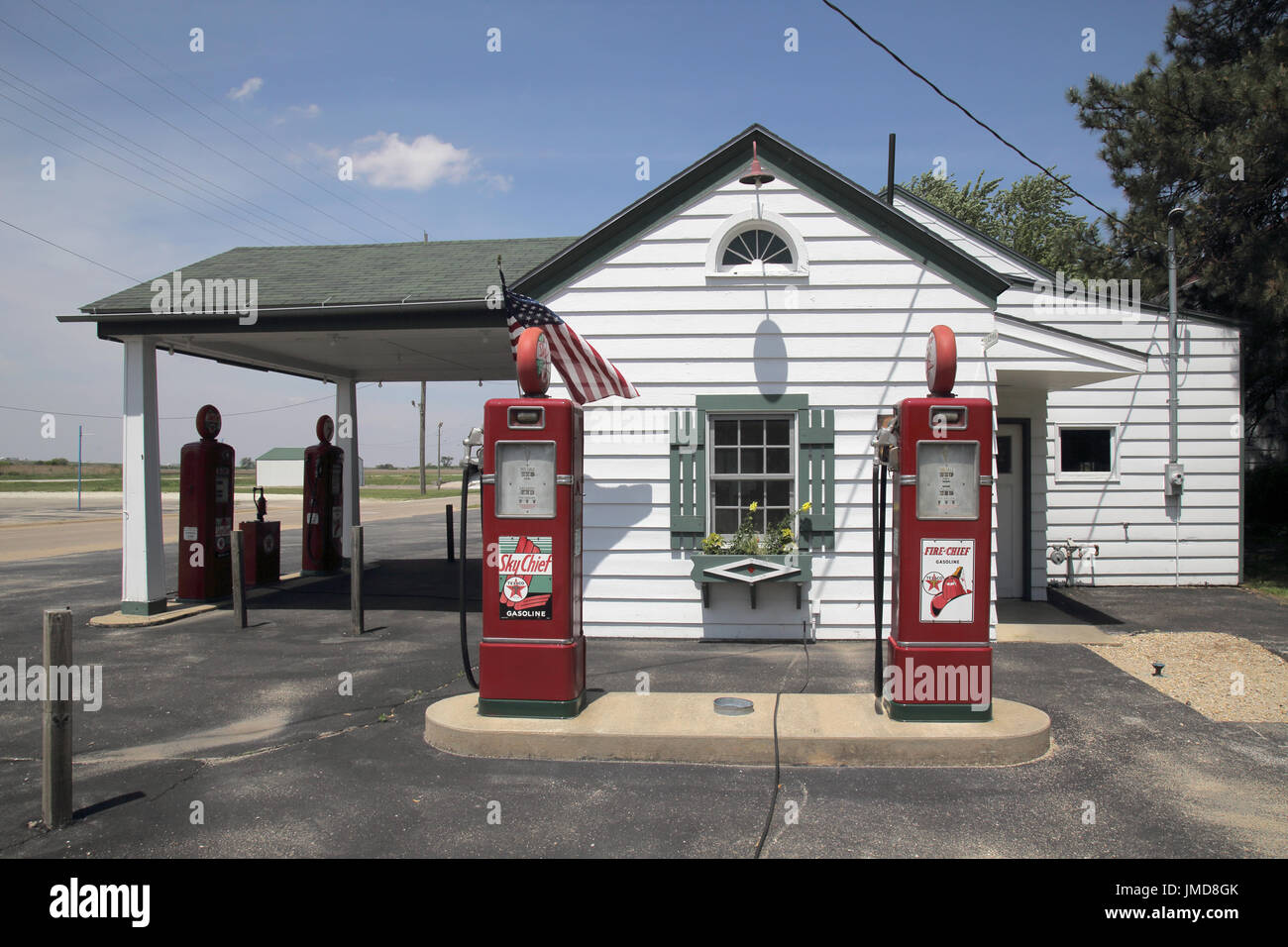 Old Gas Station Illinois High Resolution Stock Photography and Images