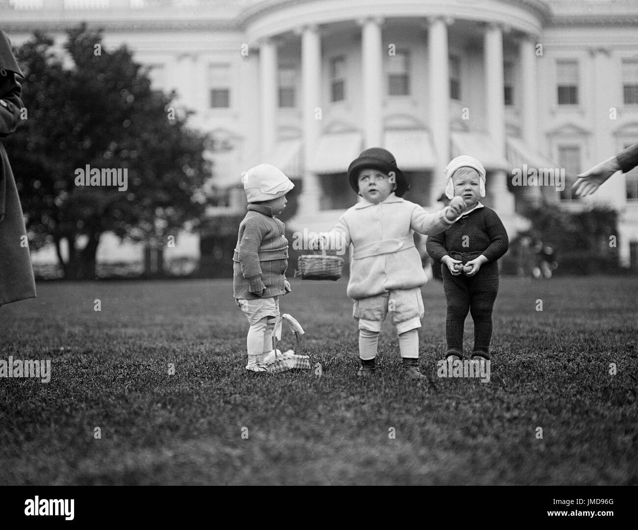 Children with Easter Baskets, White House, Washington DC, USA, Harris & Ewing, 1922 Stock Photo