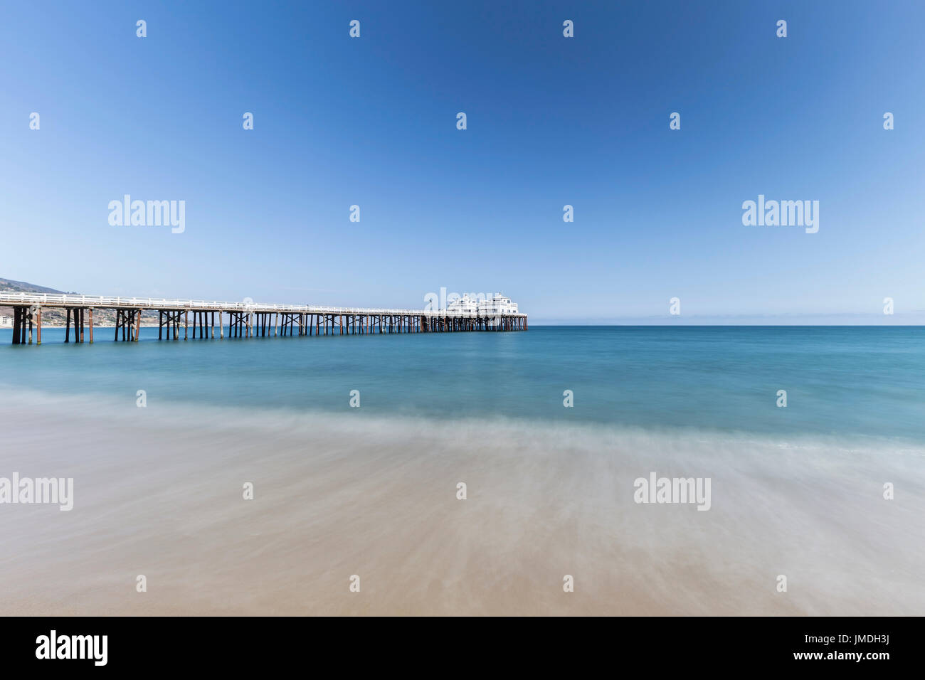 Malibu Pier With Motion Blur Water Near Los Angeles In Southern malibu-pier-with-motion-blur-water-near-los-angeles-in-southern