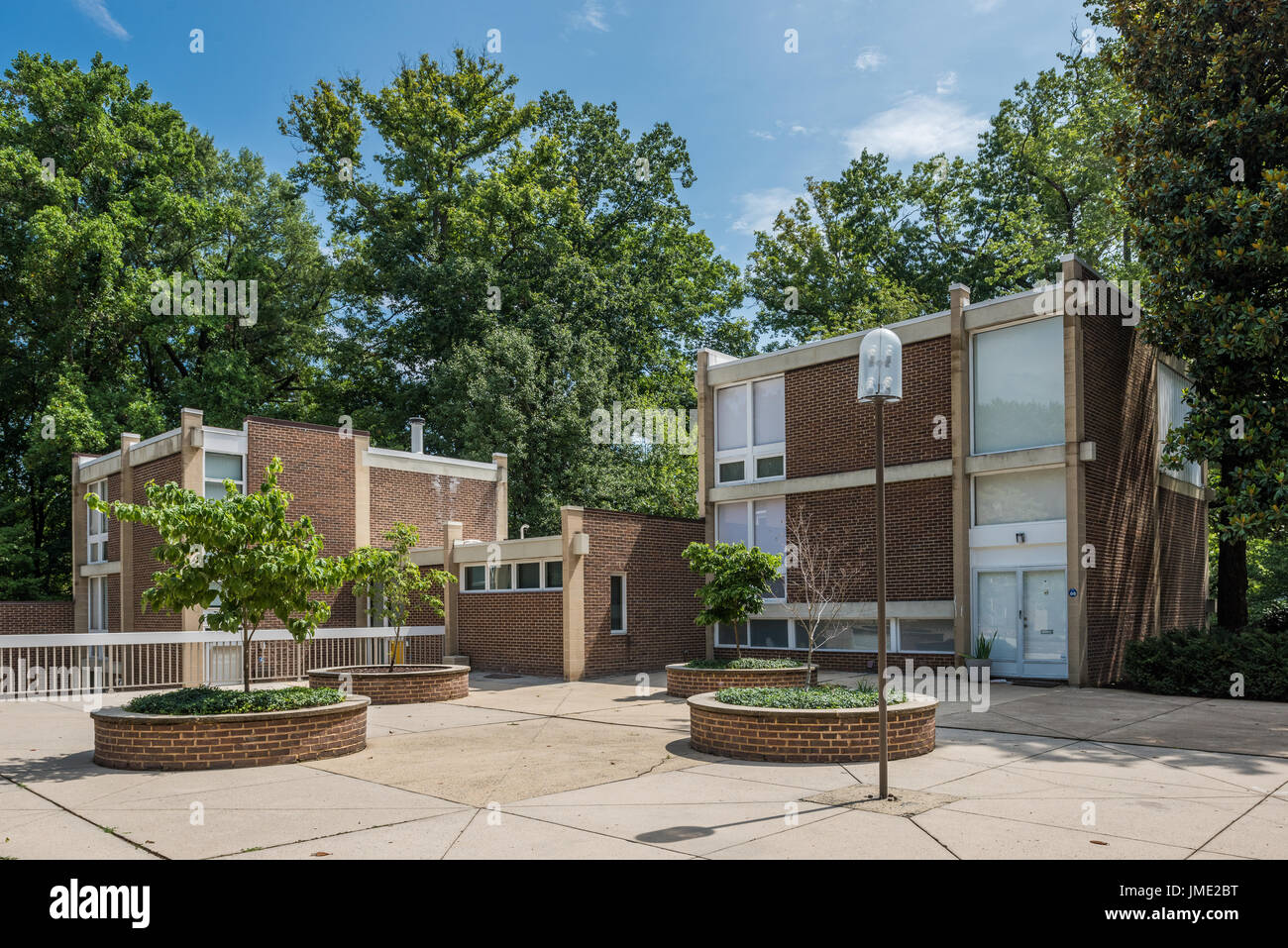 Hickory Cluster townhouses, designed by Charles M. Goodman Stock Photo