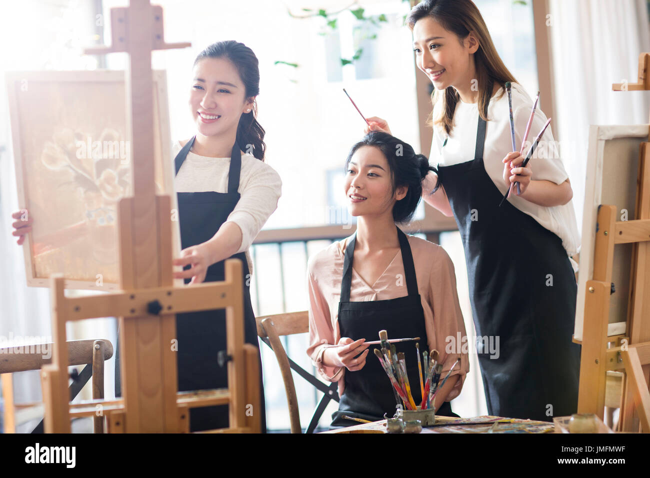 Friends in art class painting hi-res stock photography and images - Alamy