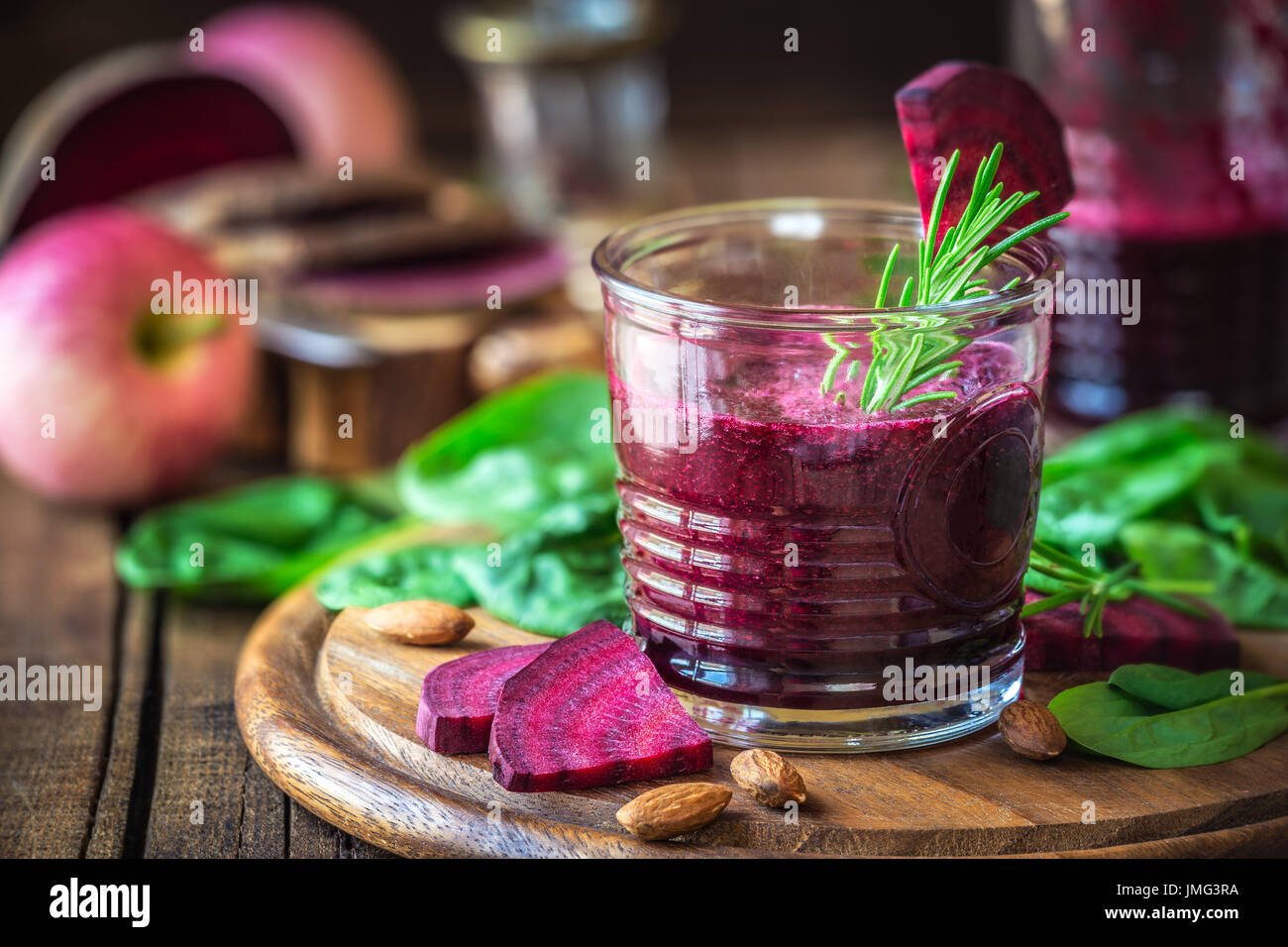 Red beetroot detox smoothie with spinach, apple juice and almonds