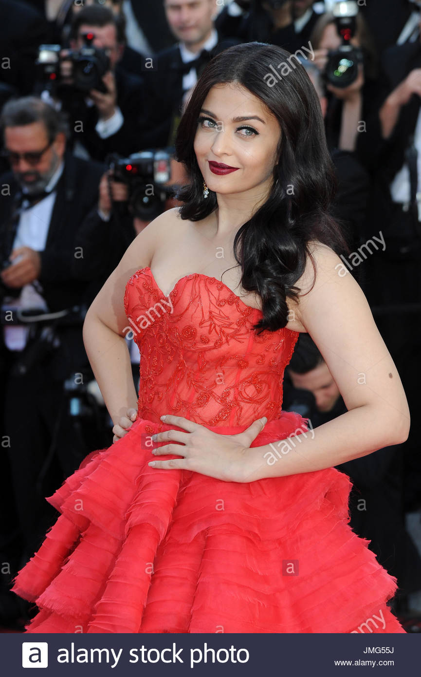 Aishwarya Rai Cannes Red Dress - Feast your eyes on possibly the most ...