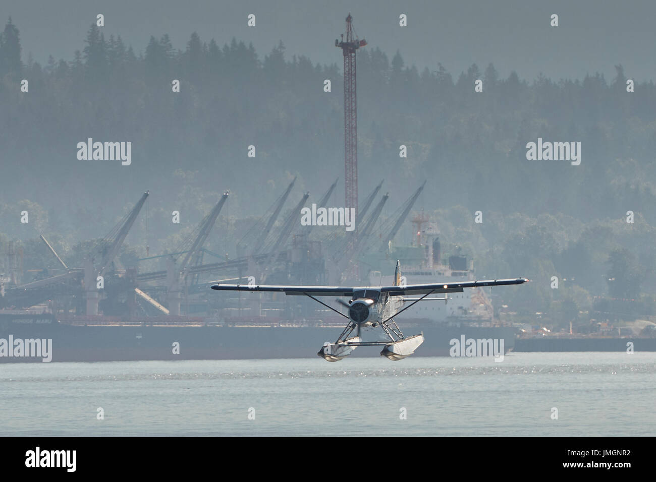 Iconic de Havilland Beaver Floatplane Landing In Vancouver Harbour, British Columbia, Canada. Stock Photo