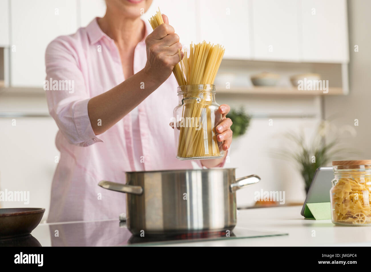 Mature woman cooking kitchen hi-res stock photography and images - Alamy