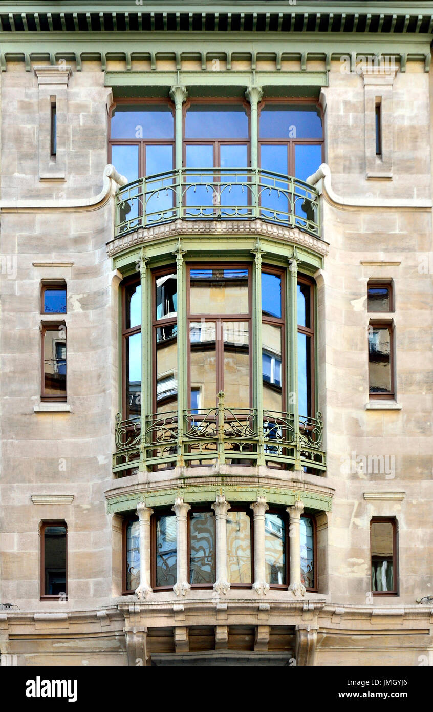 Brussels, Belgium. Hotel Tassel (Victor Horta, 1898: Art Nouveau) 6 Rue  Paul-Emile Janson. Considered to be the first ever Art Nouveau building  Stock Photo - Alamy