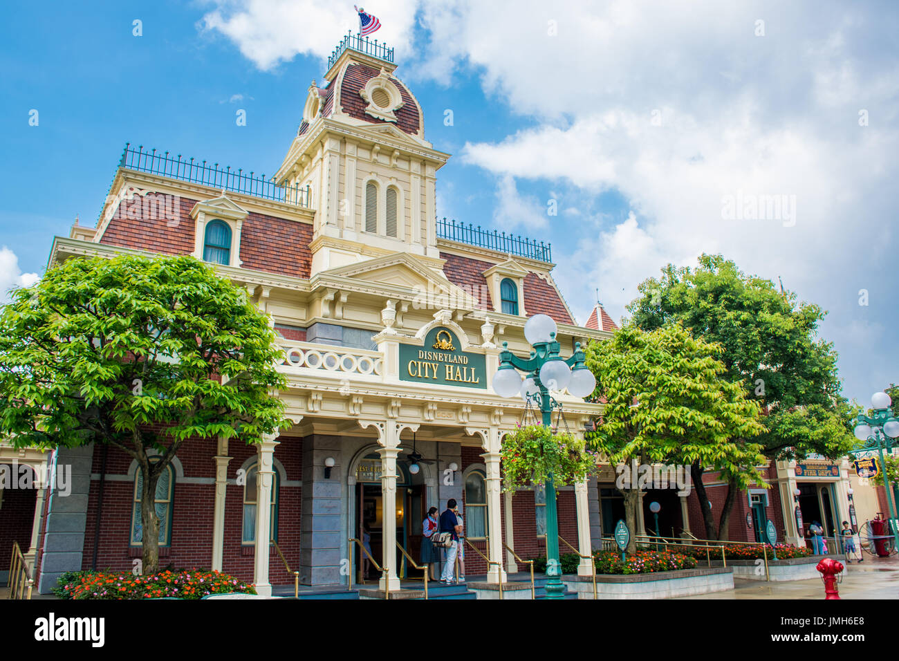 Disneyland City Hall, Hong Kong Disneyland Stock Photo Alamy