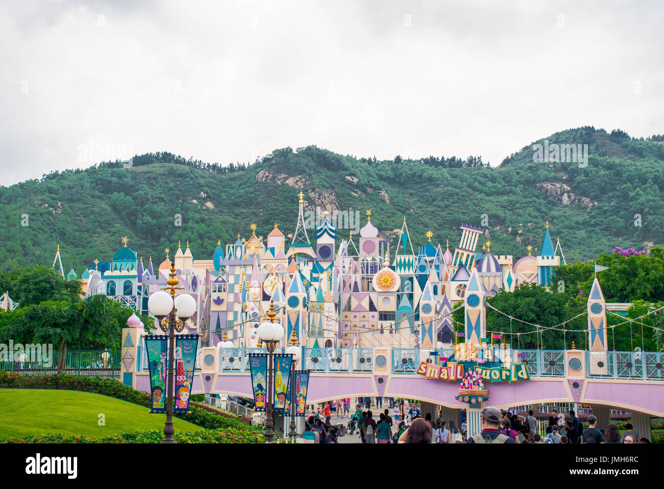 It S A Small World Attraction In Hong Kong Disneyland Stock Photo Alamy It S A Small World Attraction In Hong Kong Disneyland Stock Photo Alamy