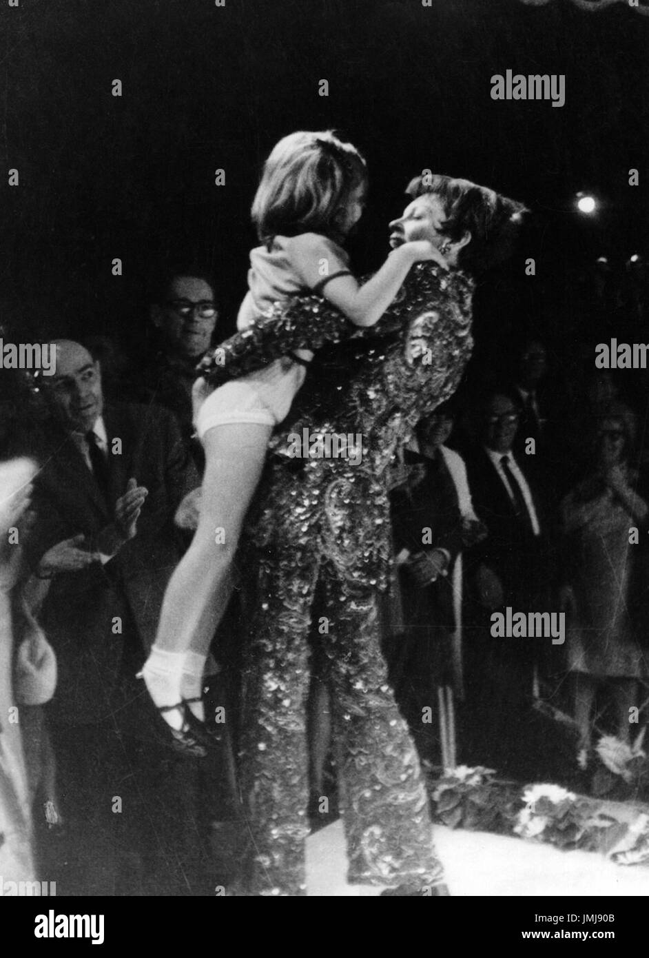 Judy Garland pictured during a performance in Springfield, Massachusetts in  1967. Credit: Nancy Barr Brandon/MediaPunch Stock Photo - Alamy, image size:942x1390