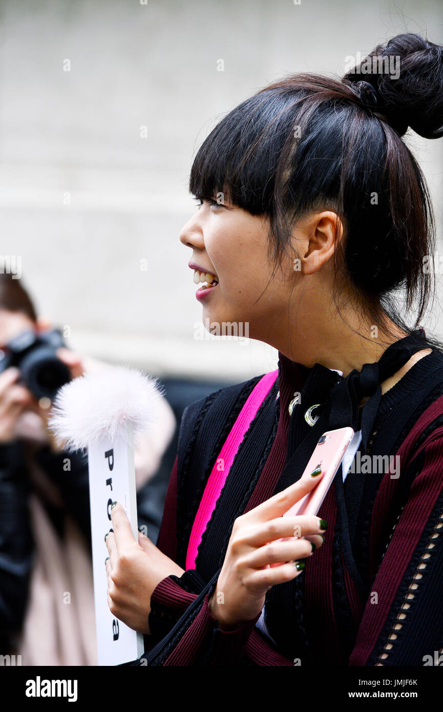 Susie Lau outside Proenza Schouler, Paris Fashion Week HF 2017-2018