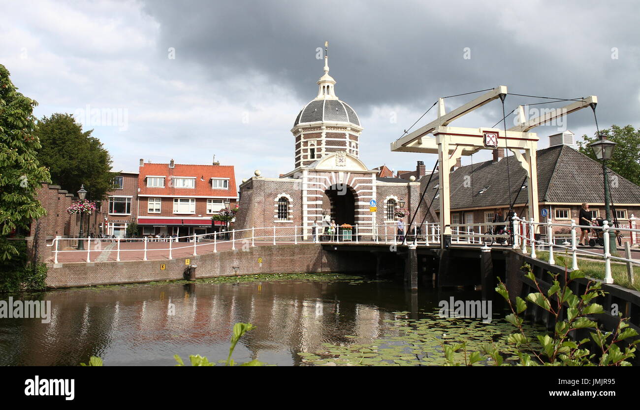 17th century Morspoort, western city gate in Leiden, The Netherlands. In front Morspoort brug, a restored wooden draw bridge. Stock Photo