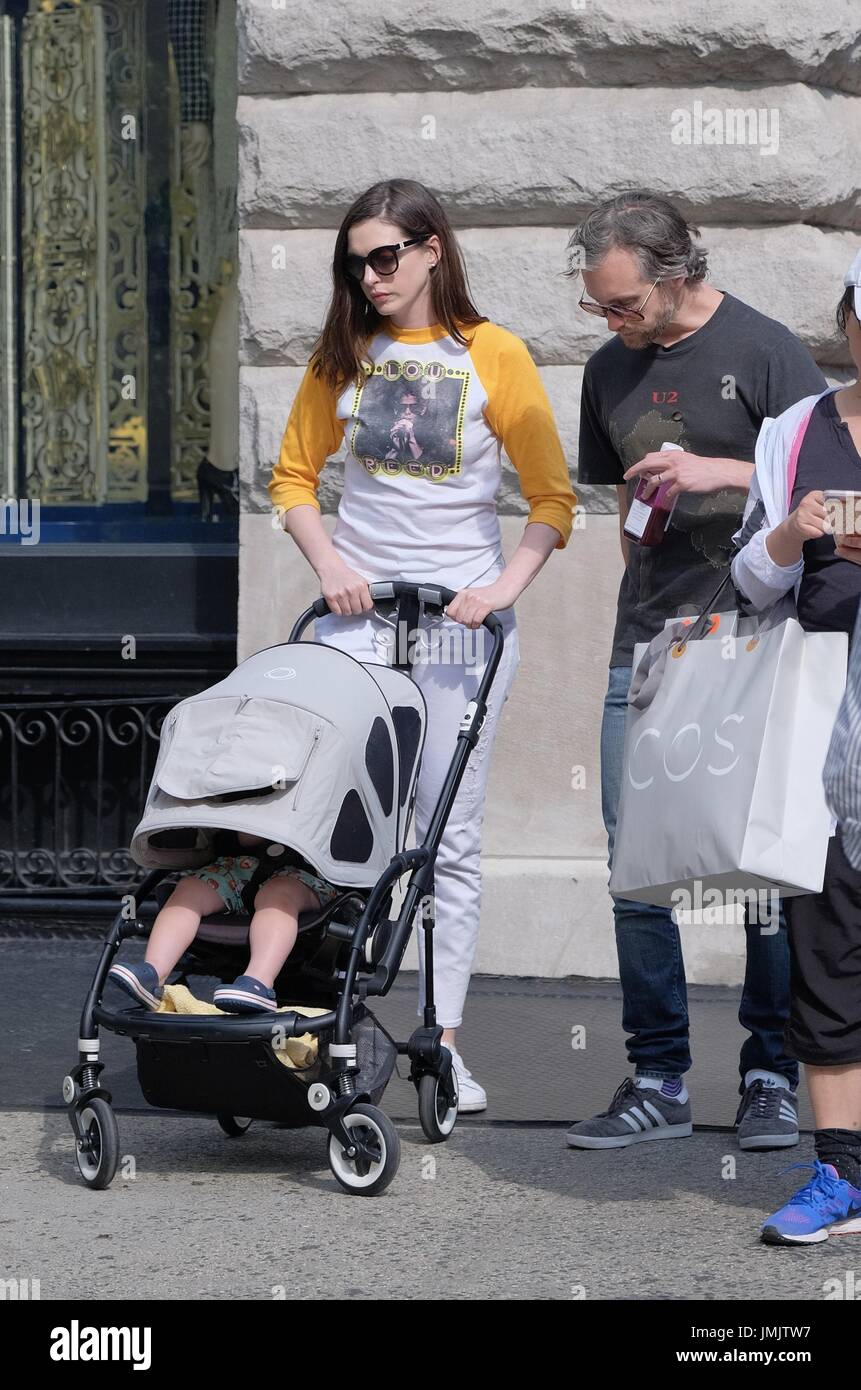 Anne Hathaway Children