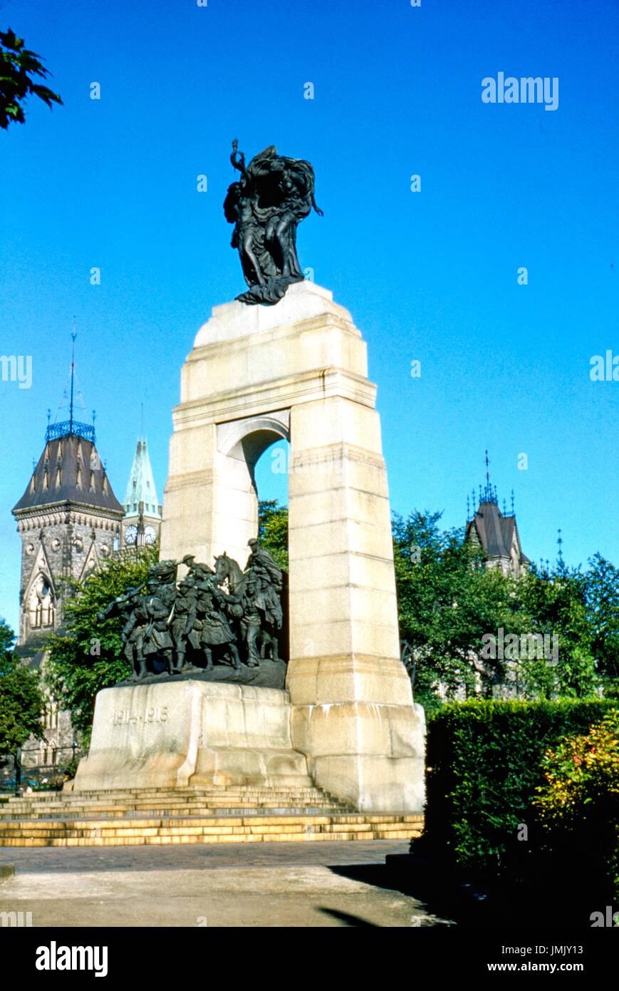 World War 1 memorial, with statue of soldiers and inscription providing the years 1914-1918, 1955. Stock Photo