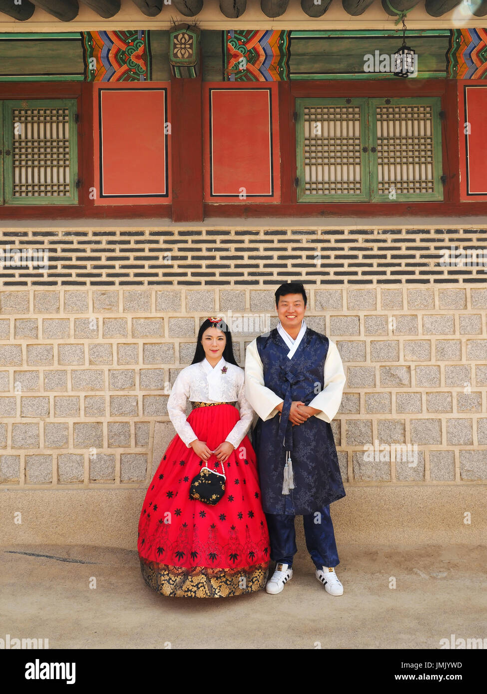 Traditional Korean Dress at Gyeongbok Palace in Seoul, South Korea Stock Photo - Alamy Traditional Korean Dress at Gyeongbok Palace in Seoul, South Korea Stock Photo - Alamy