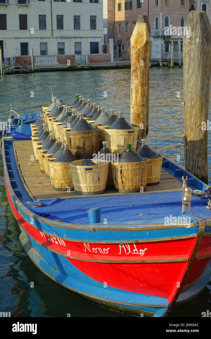 Weinlieferung hires stock photography and images Alamy