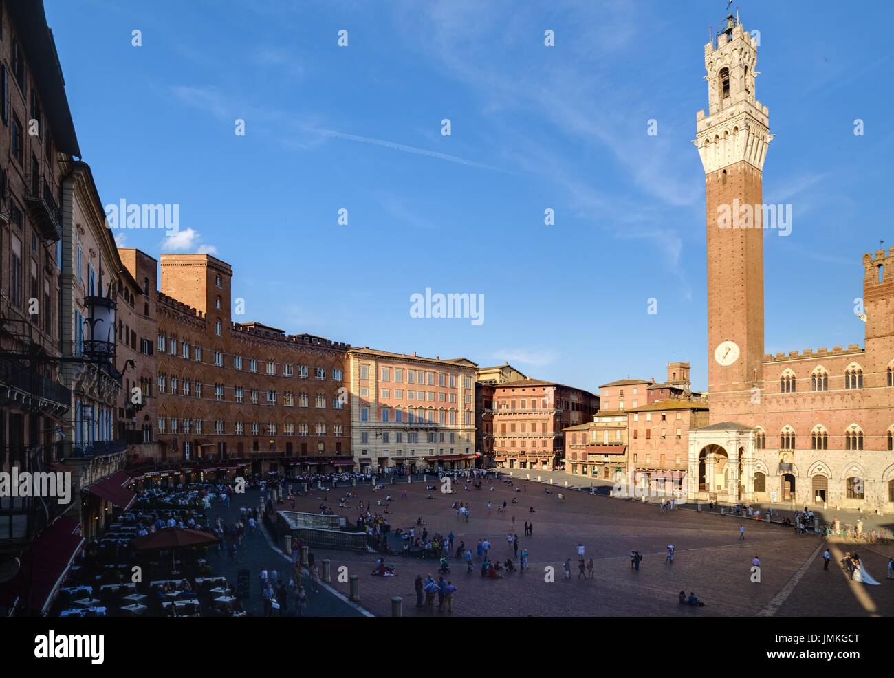 Siena, Piazza del Campo, Palazzo Pubblico mit Torre del Mangia Stock Photo