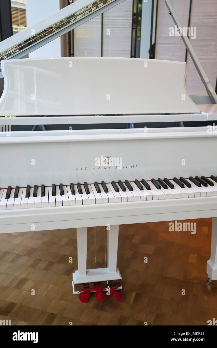Steinway and sons 2024 white grand piano