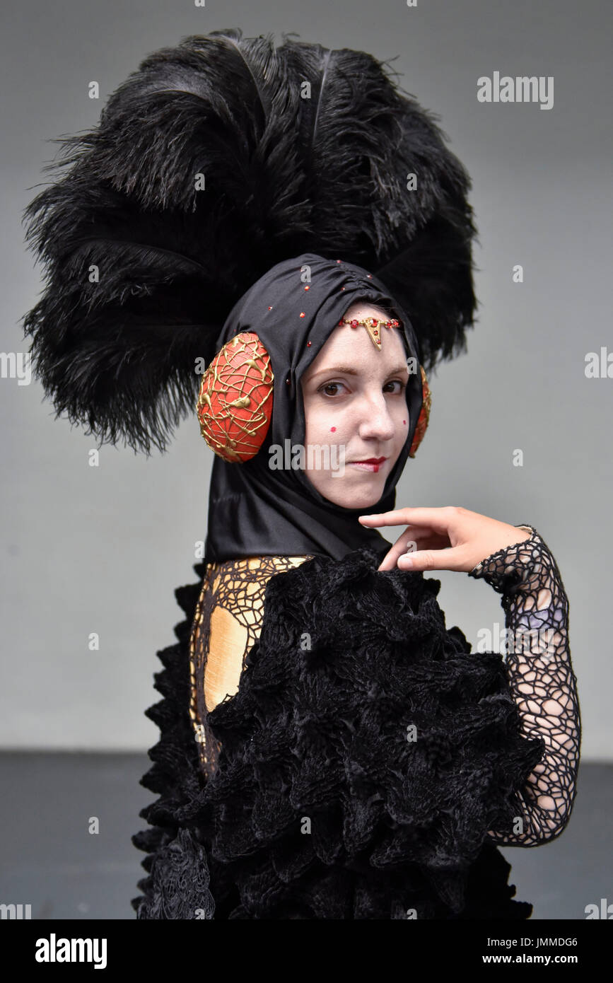 Queen amidala costume hi-res stock photography and images - Alamy