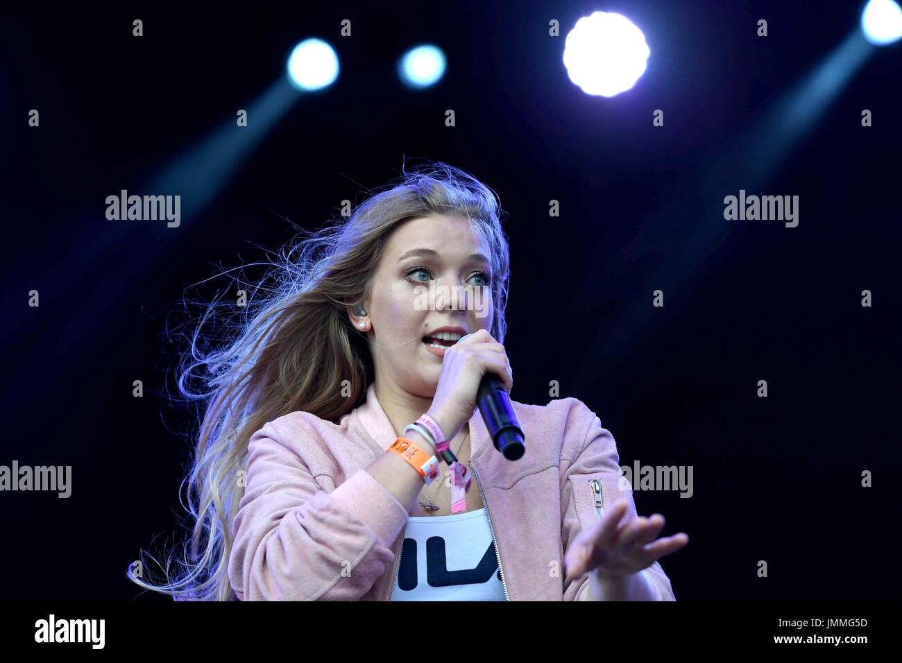 Page 3 - Becky Hill High Resolution Stock Photography and Images - Alamy