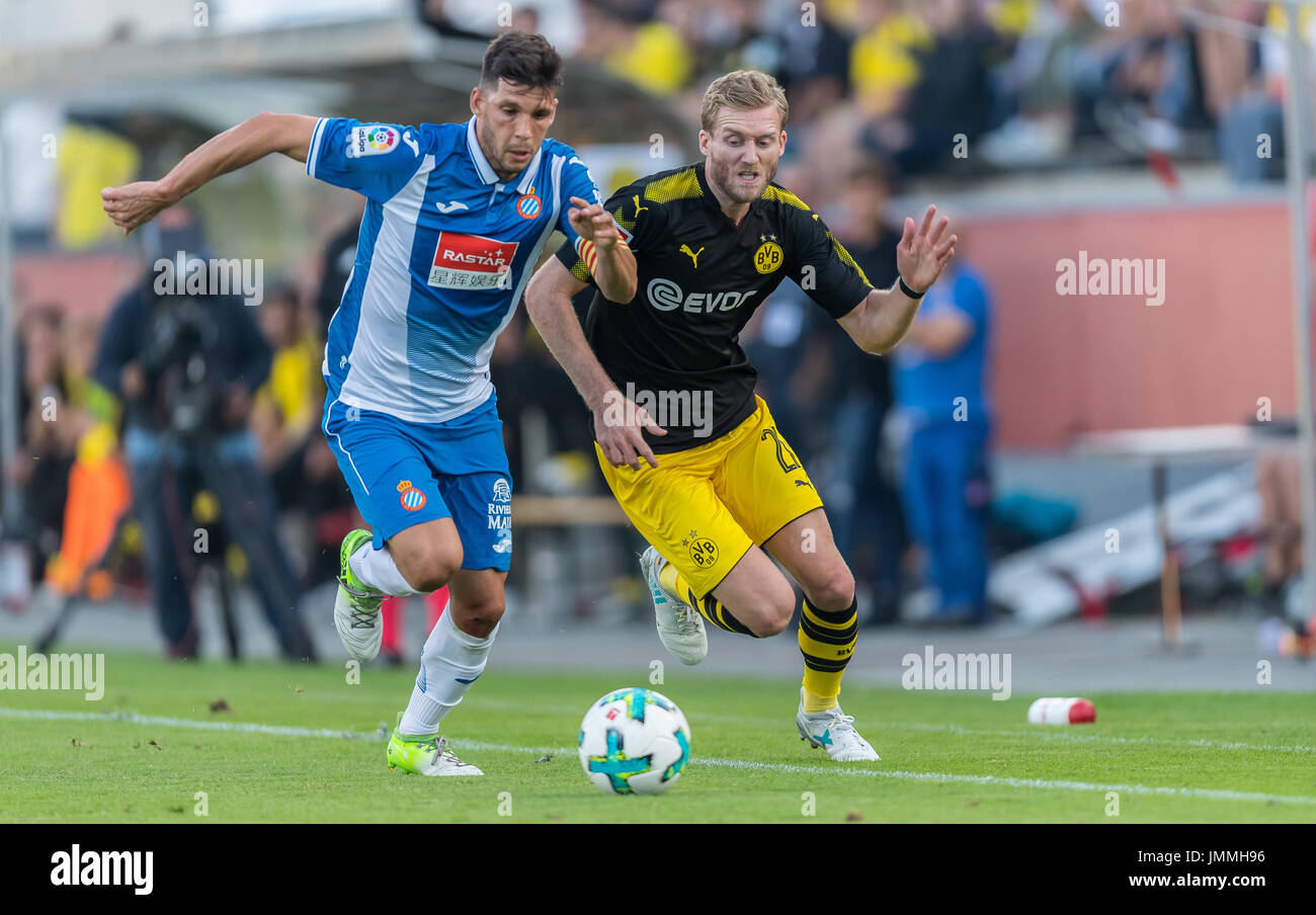 Winterthur, Switzerland. 28th July, 2017. Dortmund's Andre Schuerrle (r) and Espanyol's Javier Lopez in action during the soccer test match between Borussia Dortmund and RCD Espanyol de Barcelona in Winterthur, Switzerland, 28 July 2017. Photo: Guido Kirchner/dpa/Alamy Live News Stock Photo