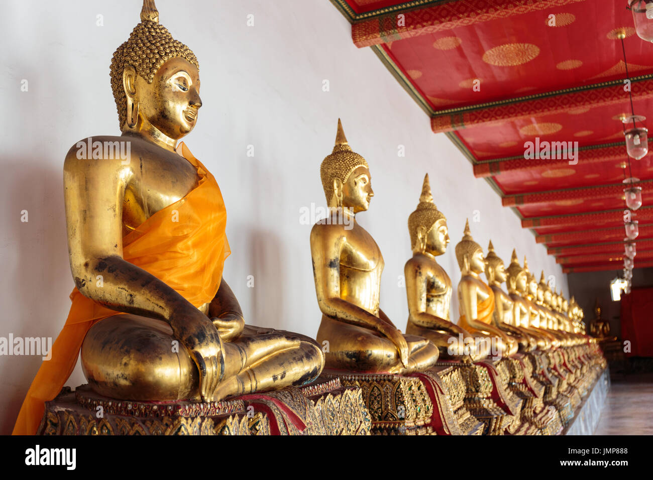 Standing monk statues hi-res stock photography and images - Alamy