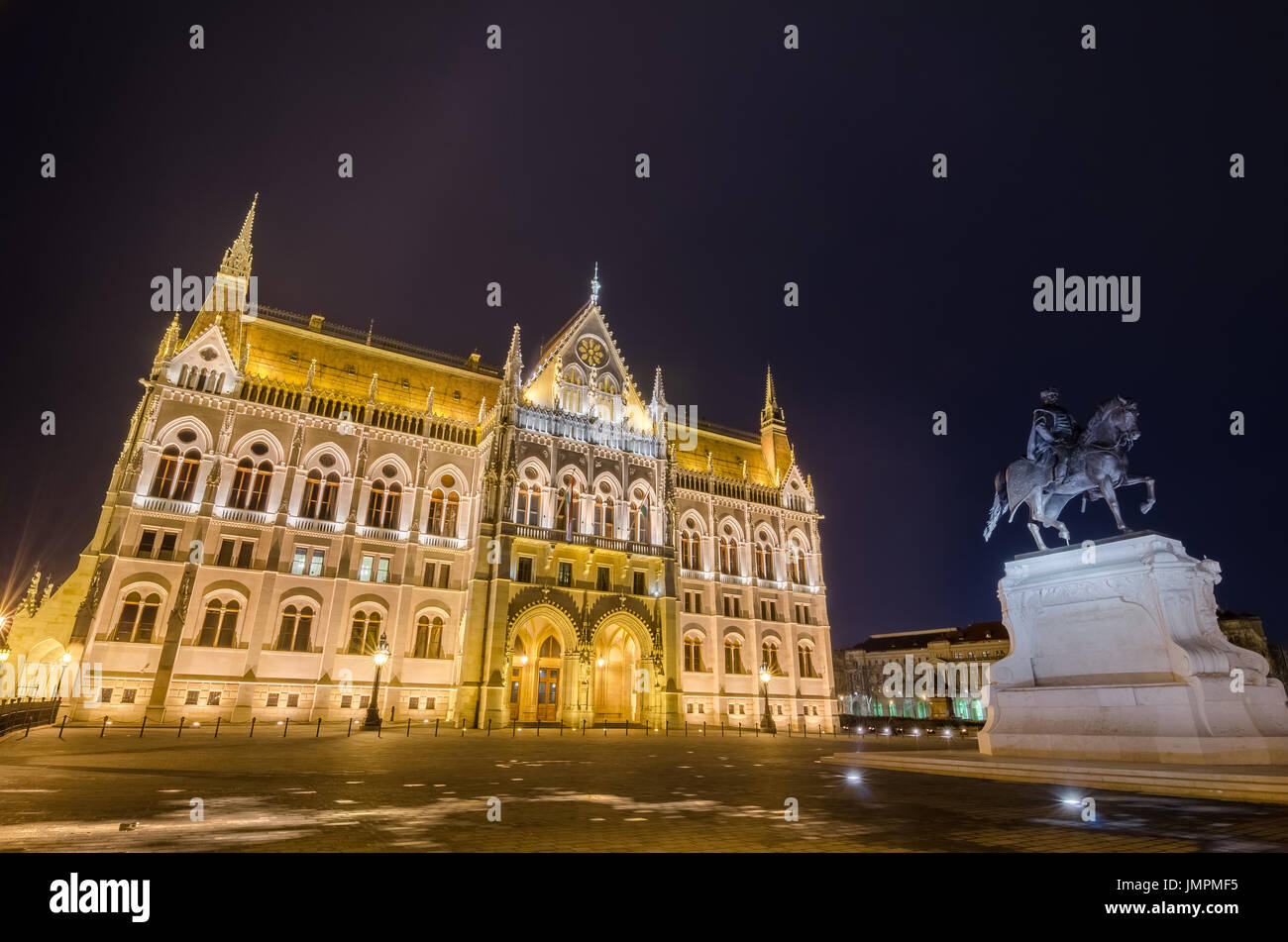 Night view parliament budapest hungary hi-res stock photography and ...