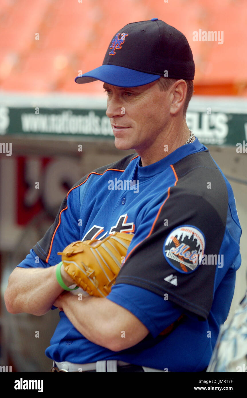 August 8 2007, New York City Mets Pitcher Tom Glavine (with family)  received the key to