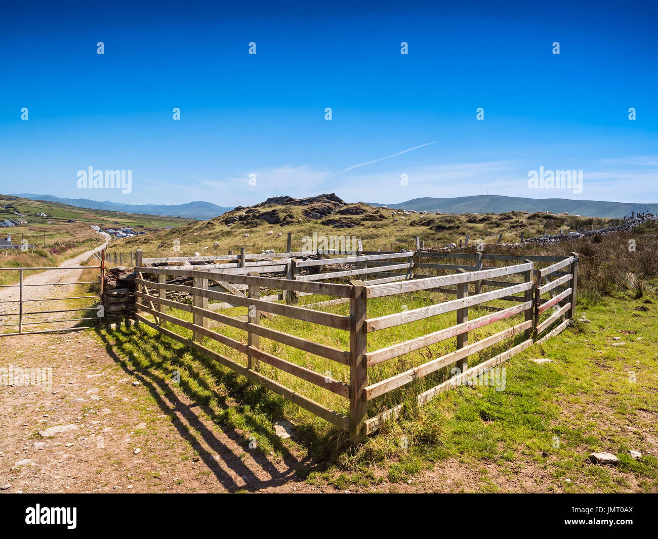 Sheep fence hires stock photography and images Alamy
